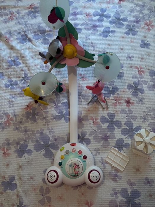 Играчка/въртележка за легло tiny love