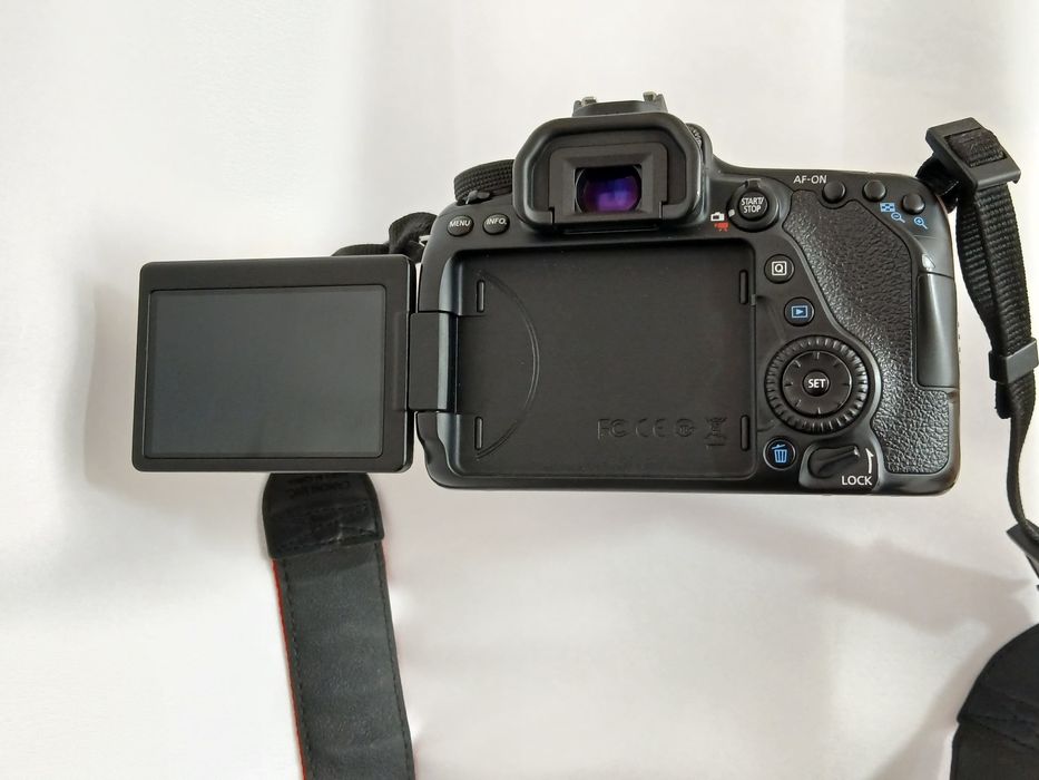 Vând aparat Canon EOS 80D kit + BONUS