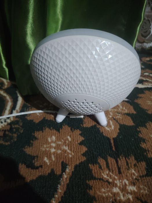 3. Tasi birda. Bluetooth kalonka, svetilnik, kabelsiz zaryadlash qurul