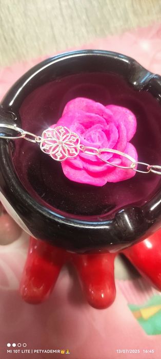 Сребърна гривна цвете с камъчета