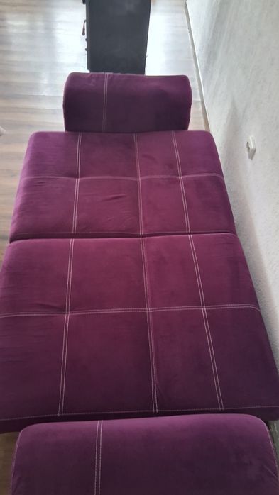 Продавам холова гарнитура (3-местен диван + 2 фотьойла). Употребявана,