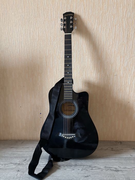 Спочно продается гитара