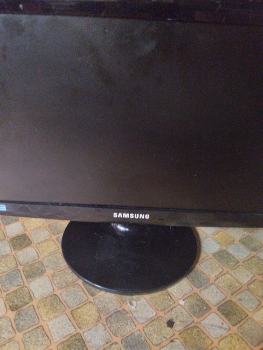 Монитор Samsung SyncMaster SA100
