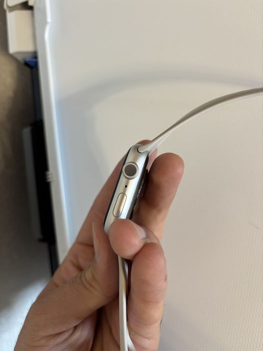 Продаю Apple Watch Series 9, размер корпуса 45mm.