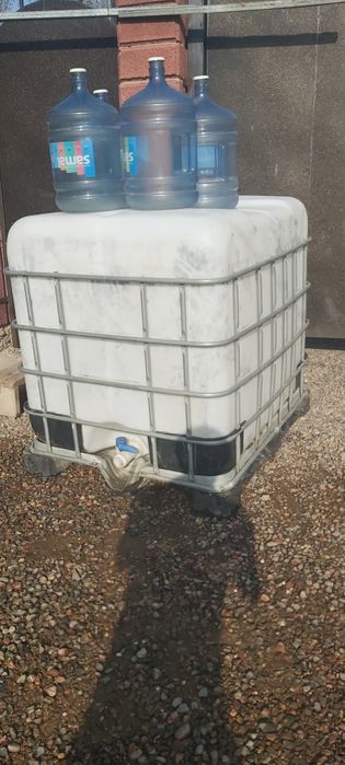 Срочно продам питьевой ёмкость 1 тонна