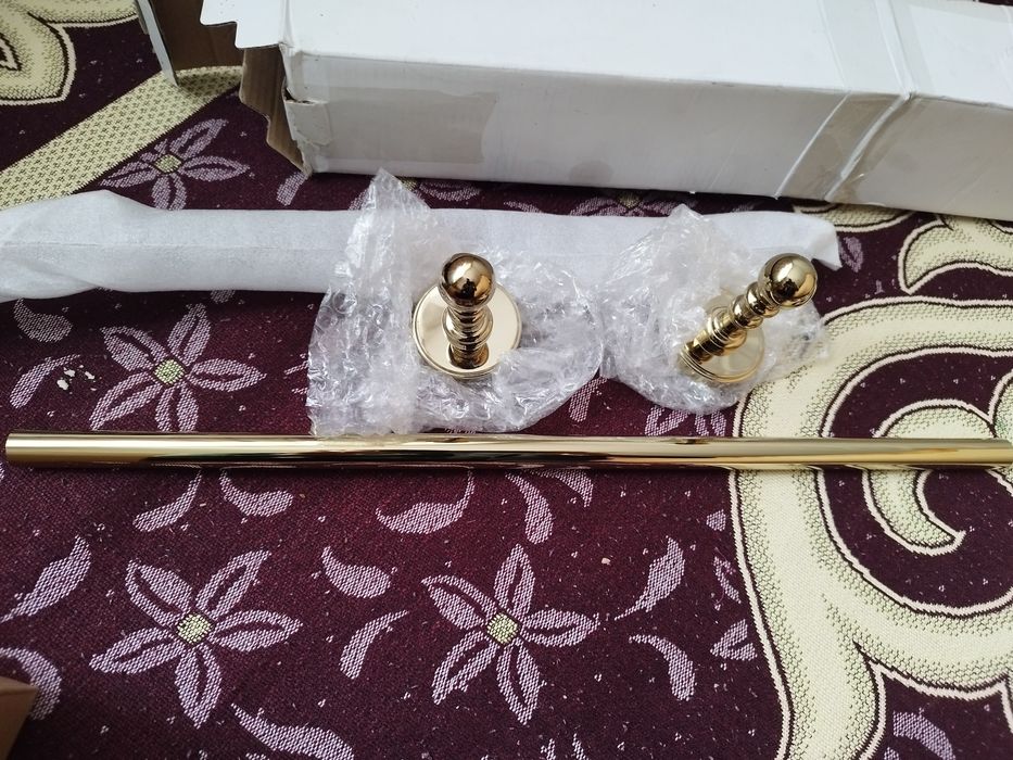 Продаётся держатель для полотенца.цена 5000тг