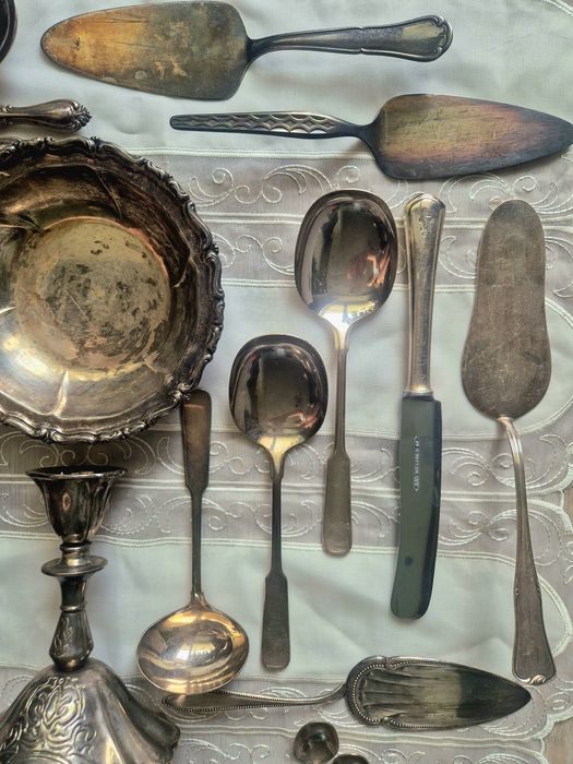 Посребрени прибори и съдове