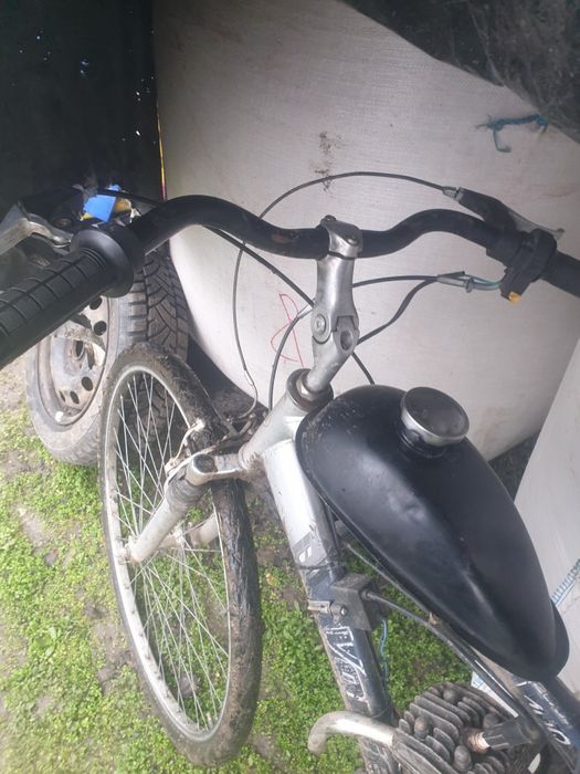 Vând bicicleta cu motor  80cc