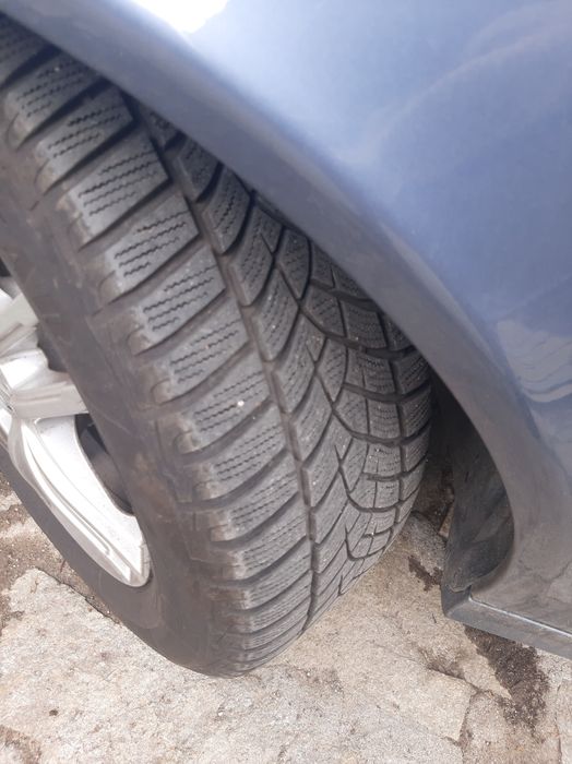 Продавам мерцедес Е класа