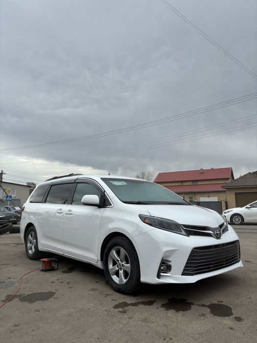 Продается Toyota Sienna 2015 LE 3.5л