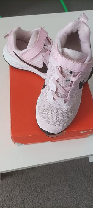 Маратонки Nike revolution