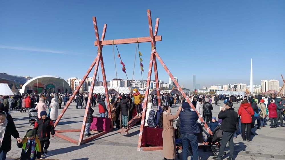 Юрта. Полу юрта. Алтыбакан. Арба.