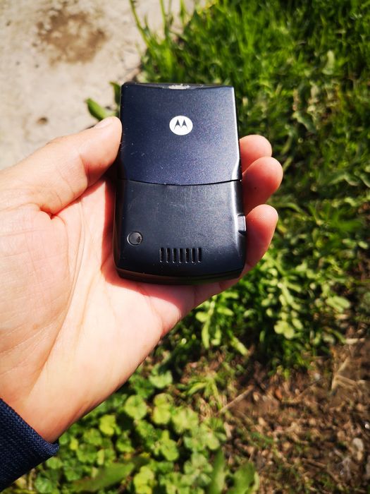 Моторола v3 срочно