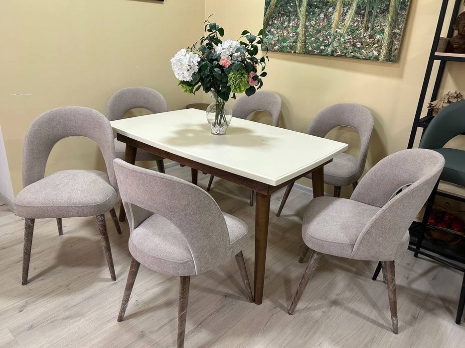 “Комфорт и функциональность: раскладной стол + 6 мягких стульев”