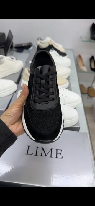 продам новые кроссовки