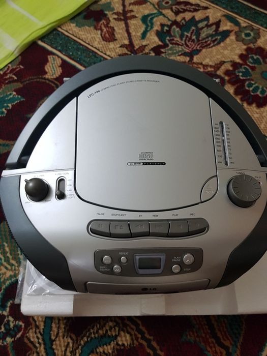 Переносная магнитола с CD