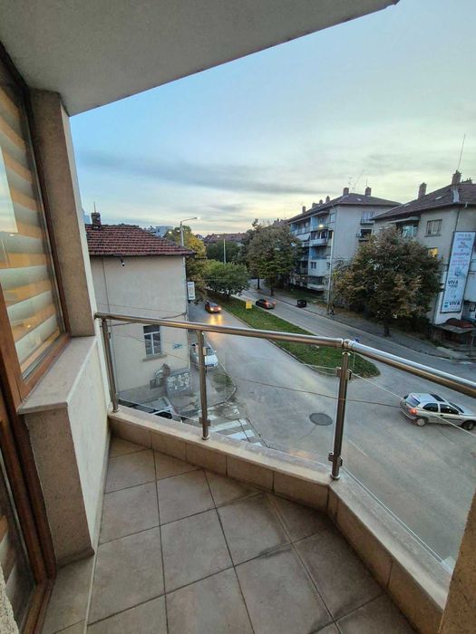 Дава се под наем Четиристаен апартамент в Плевен, Широк център - 74 кв.м за 408 € - Снимка #12