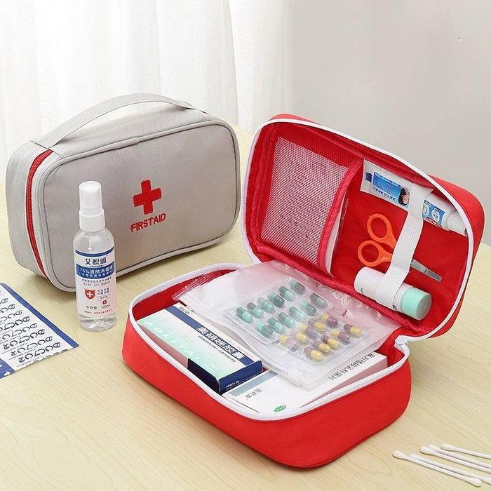 Удобная, красивая аптечка