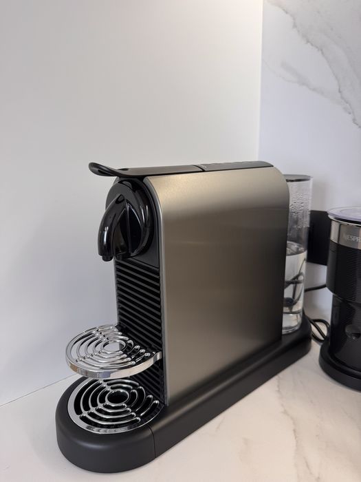 Nespresso CitiZ Platinum D Titan

Използвана,без забележки.