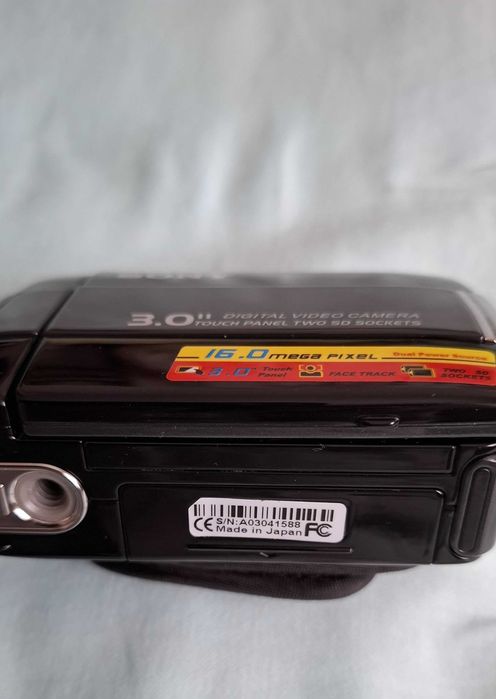 Продам видеокамеру SONY