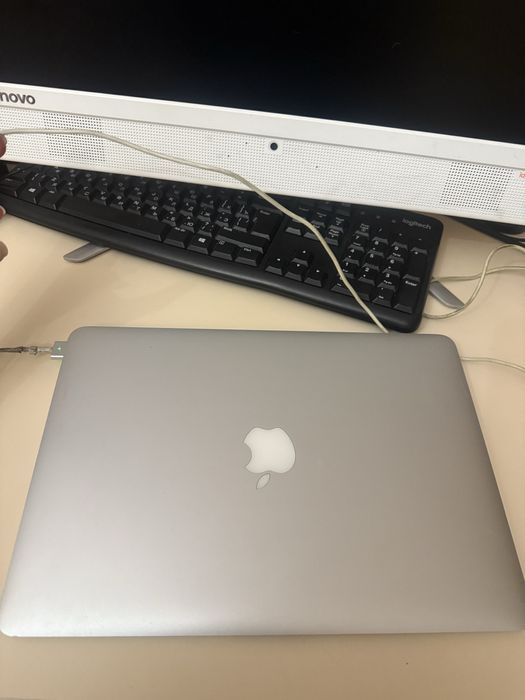 Продам Макбук air