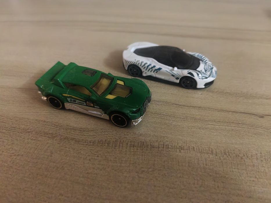Продаю машинки Hot wheels