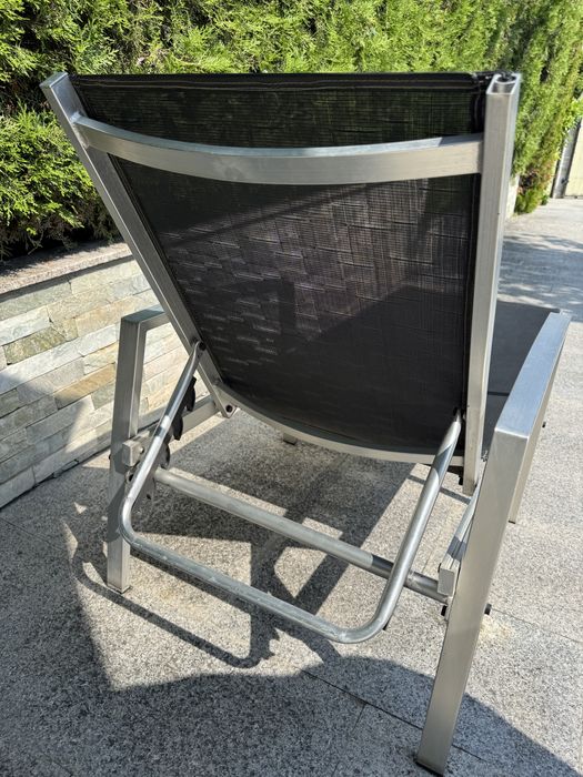 Градински шезлонг