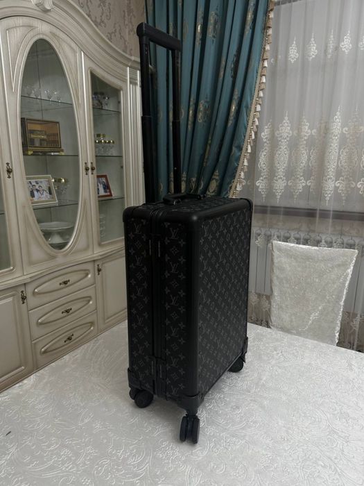 Чемодан сатылады