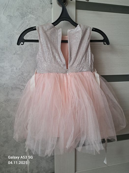 Продам платья девочковые