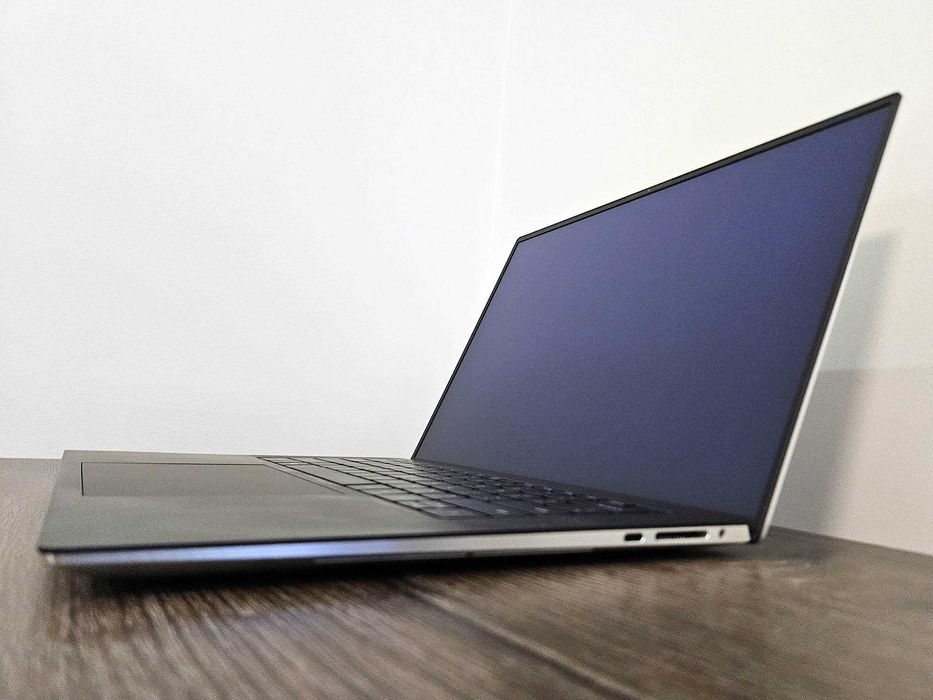 Лаптоп Dell XPS 15 9520 (2022) – i7 / RTX 3050 / 32GB / 2.5TB / 15"