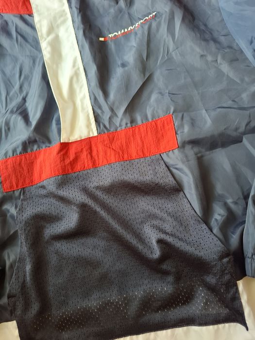 Tommy Hilfiger мъжка вегровка S- M размер.