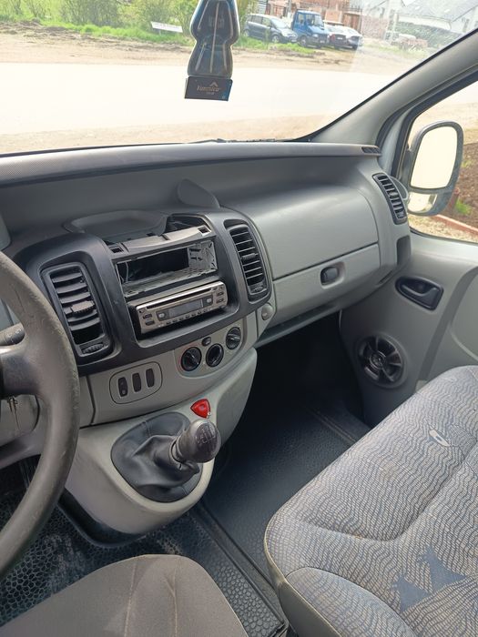 Vând, Schimb Renault trafic 1.9 tdi cu mașina cu locuri.
