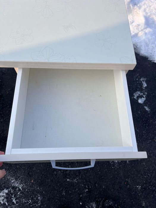 Поодаю компьютерный стол