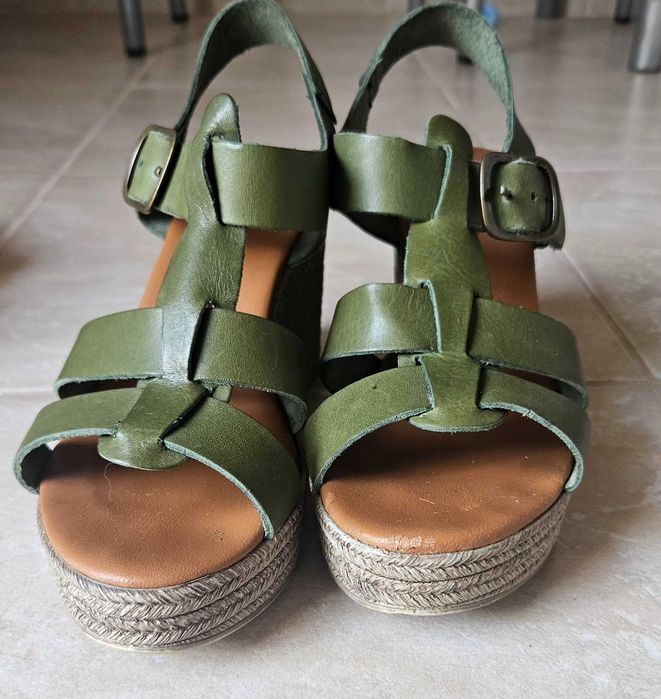 Sandale piele Rizzoli,culoare verde, marime 35, in conditii foarte bune