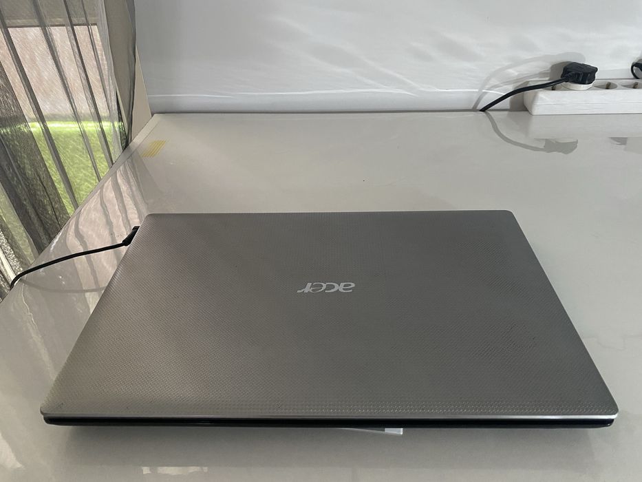 Продам ноутбук ACER с документами, работает