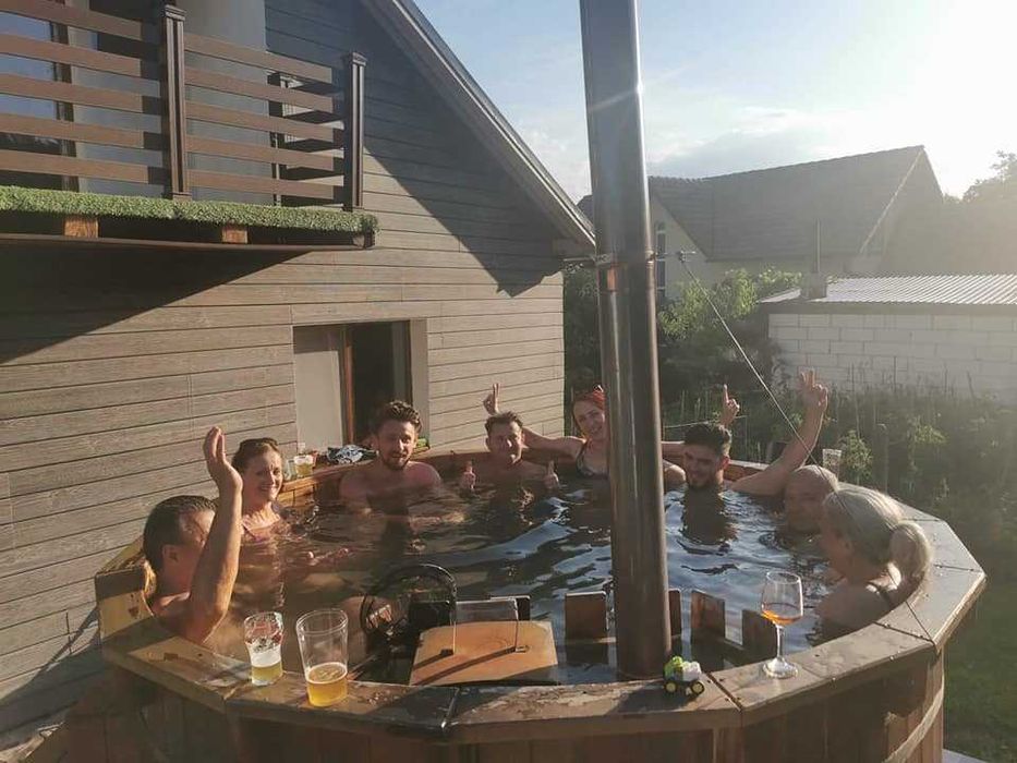 Cabana cu ciubăr, masa de tenis/poker, darts, teren de volei, ATV-uri