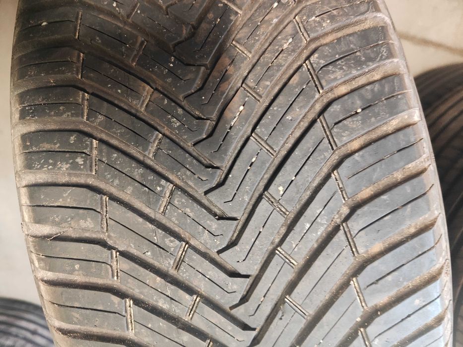 2бр.всесезонни гуми 235/55/18 Continental