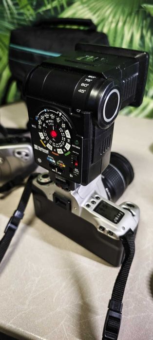 Vând pachet echipament Canon pe film