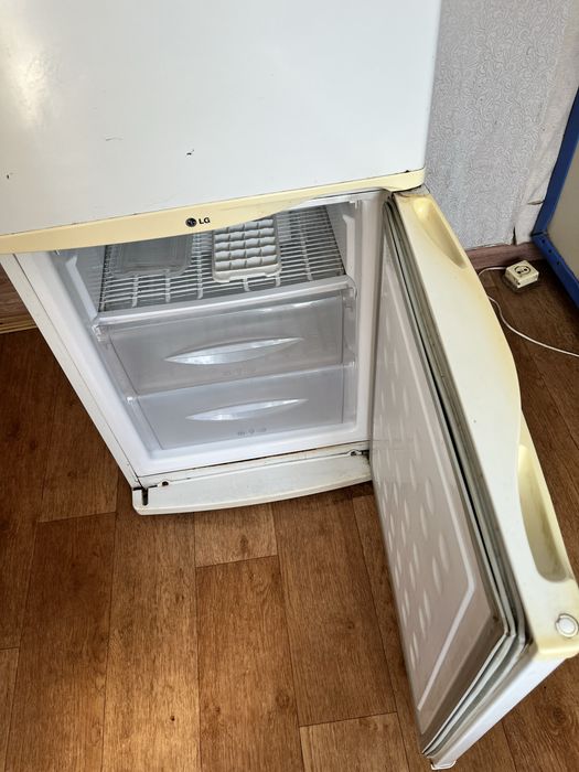 Продам холодильник