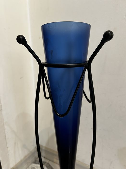 Декоративна подова ваза със стойка – модерен дизайн