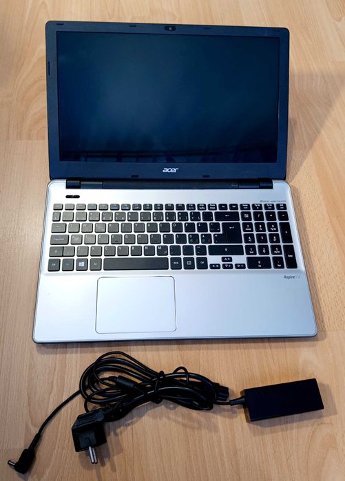 Acer Aspire V3-572, Intel 2957U, 8GB RAM, SSHD 500GB, baterie 3 ore
