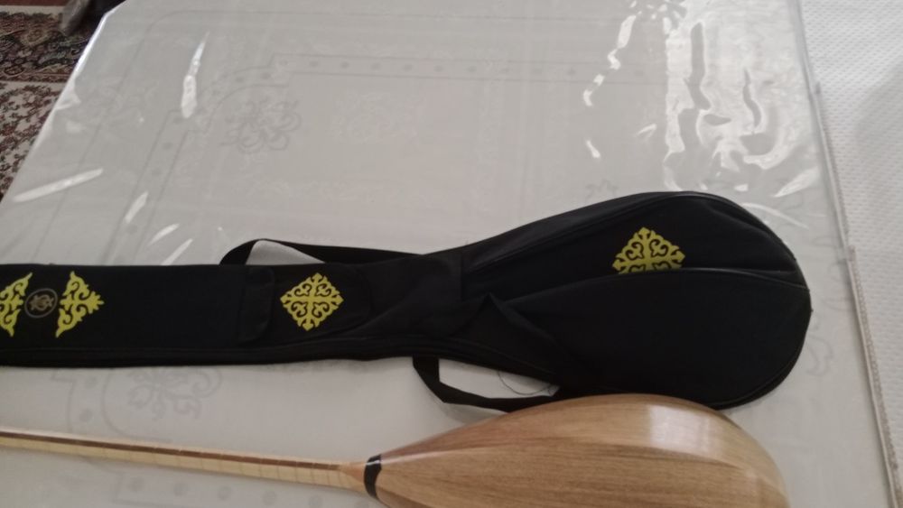 Домбыра новый с чехолом