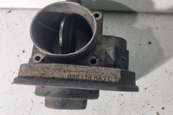 Clapeta acceleratie 038 128 063 C Volkswagen VW Golf a 5-a generatie