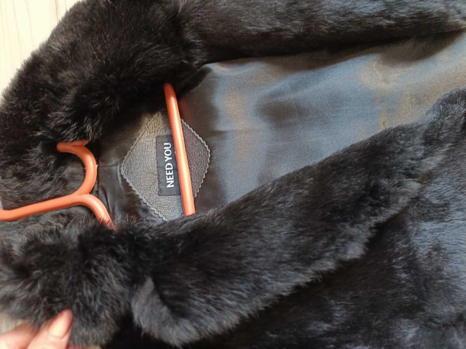 Три  елека с естествен косъм. Кафявия е чисто нов.