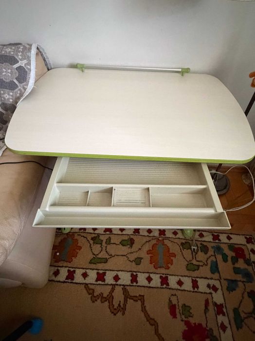 Birou si scaun ergonomice (reglabile pe inaltime) pentru copii 6-12 ani in stare foarte buna