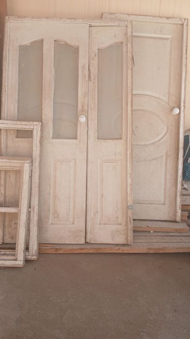 300000 eshiklar sotiladi