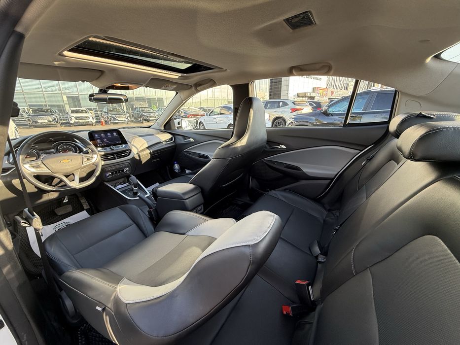 Chevrolet Onix Premier 2