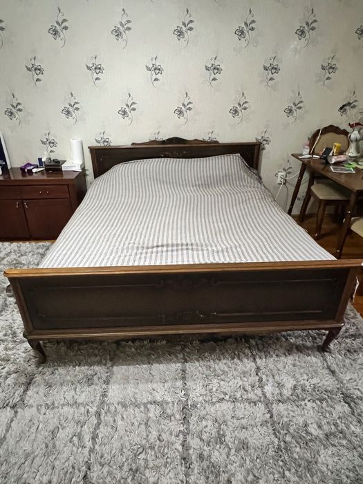 Кровать двуспальная