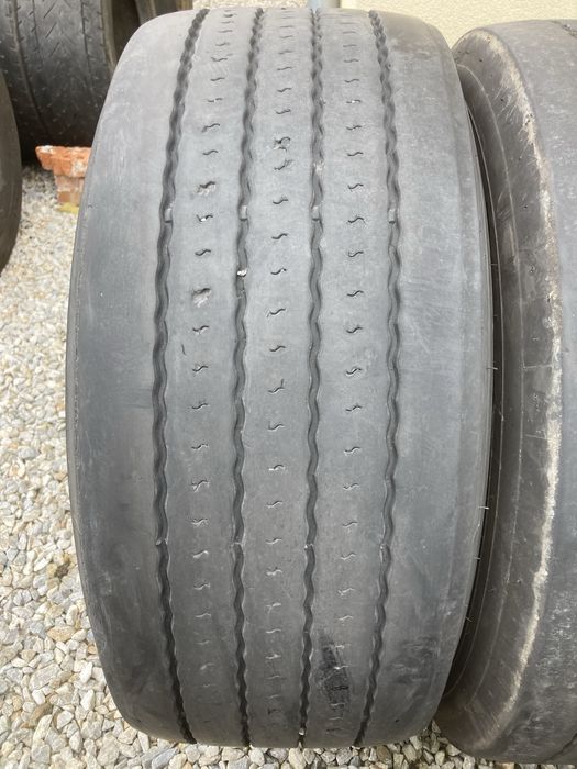 Гуми за камион 385-55-22.5