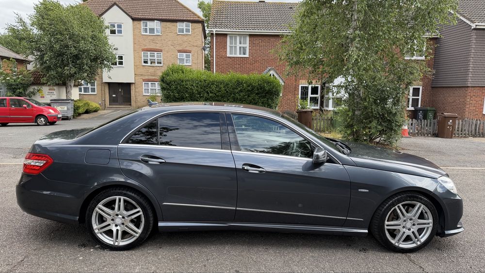 MERCEDES-BENZ E-Class 0 — imagine 3